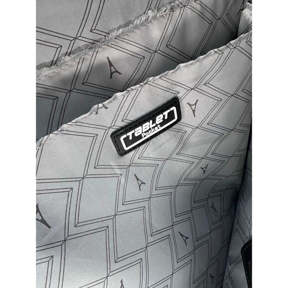 Travelpro Crew 9 Business Laptop Tablet Backpack 4 Compartment w/ Pockets 17.5” - Picture 7 of 16